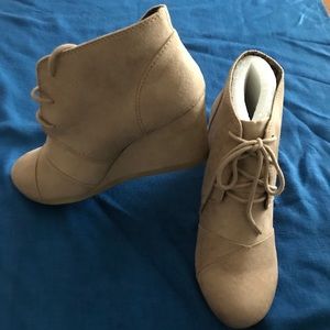 Women’s wedge booties